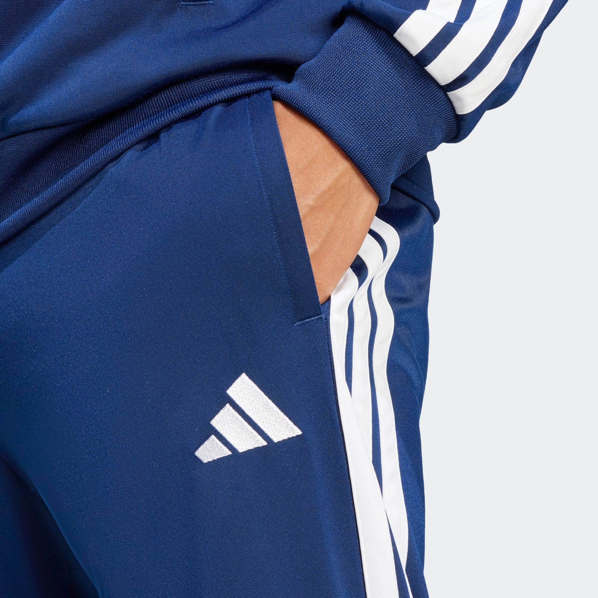 JI8859 - Tute - Adidas