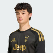 Adidas Juventus Third Jersey 2026/27 nera - dettaglio logo