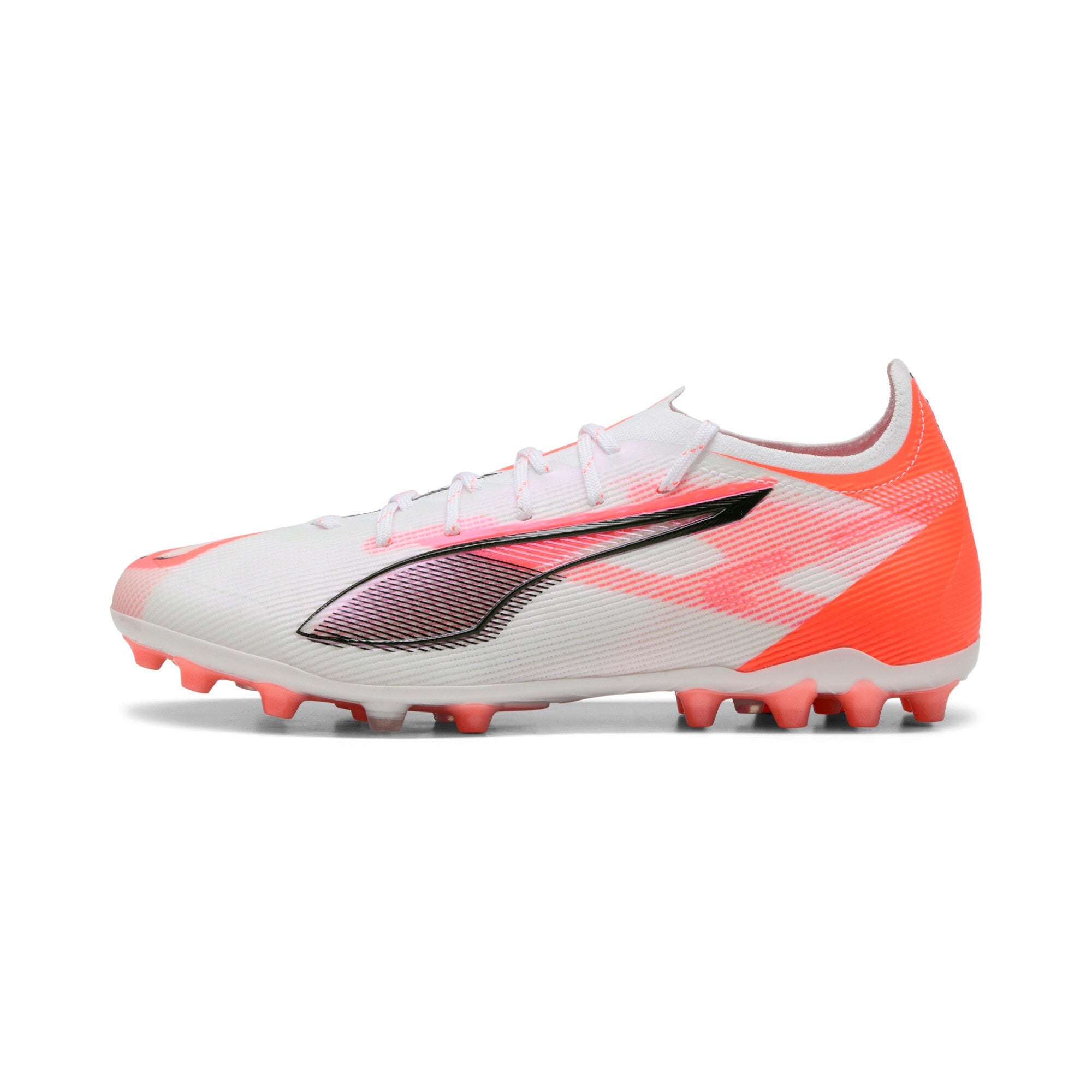 PUMA ULTRA 5 Ultimate MG bianca su fondo bianco