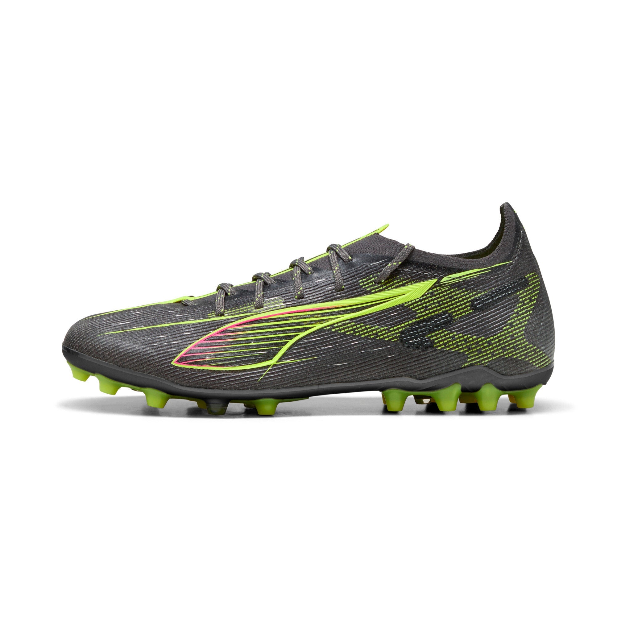 PUMA ULTRA 5 Ultimate MG argento su fondo bianco